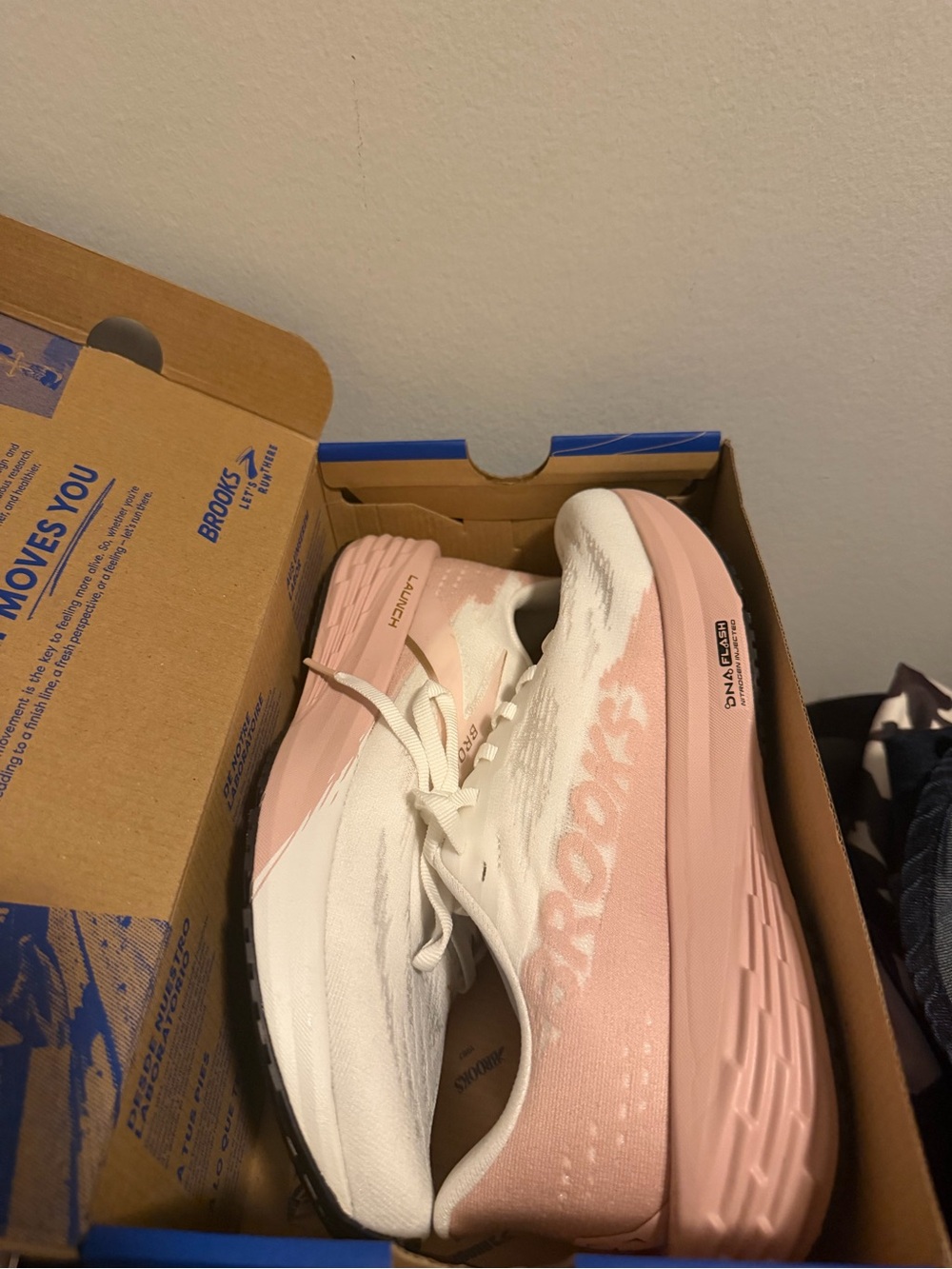 NEW - size 9.5 Brooks Women's Launch 11 Running Shoes - Light Pink & White